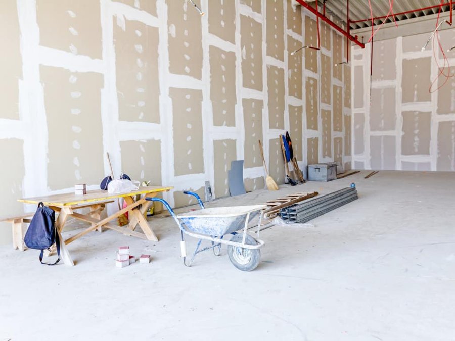 Behangklare wanden in een nieuwbouwwoning tijdens de afbouwfase
